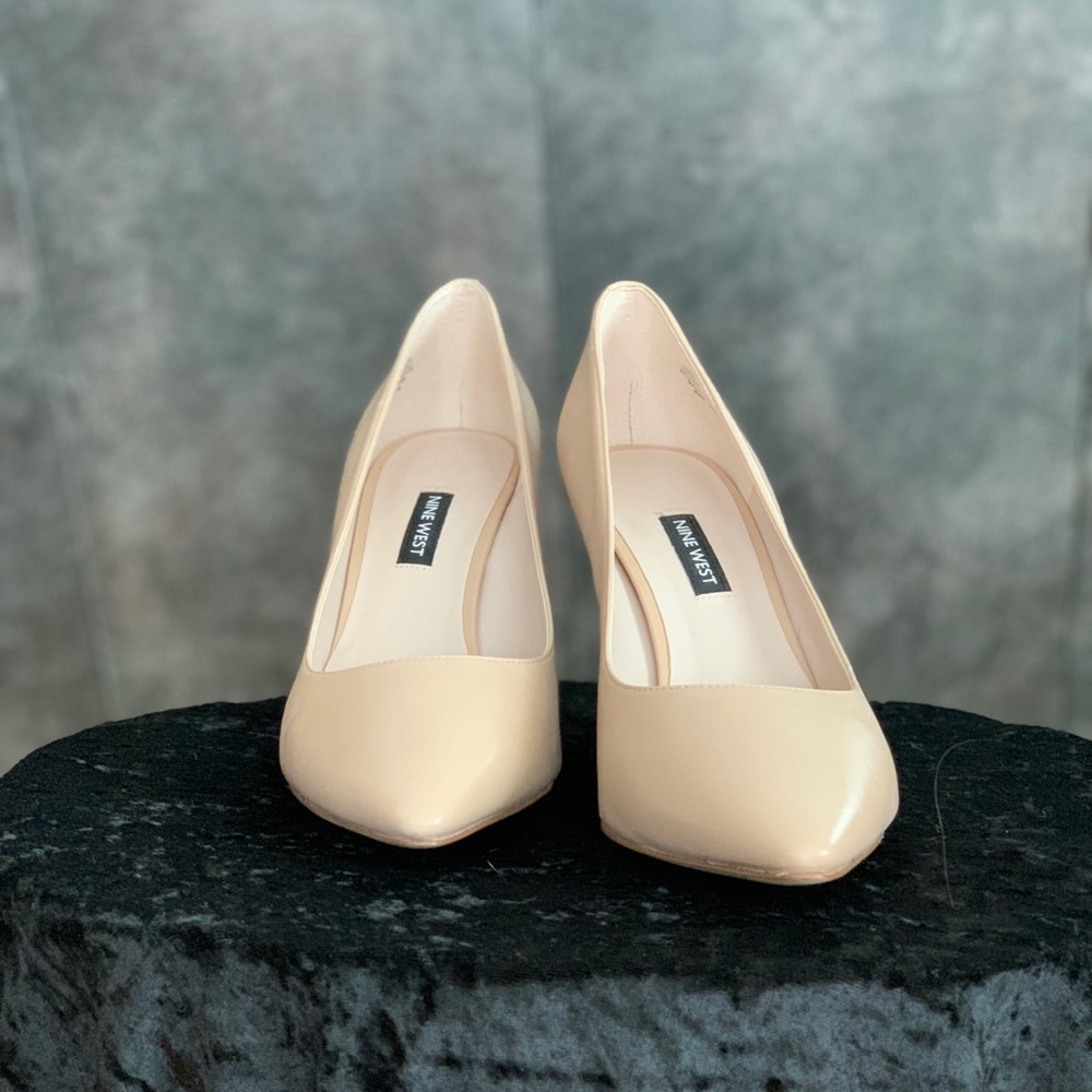 Nine West Emmala Pointy Toe Pumps Wide 9 Nude